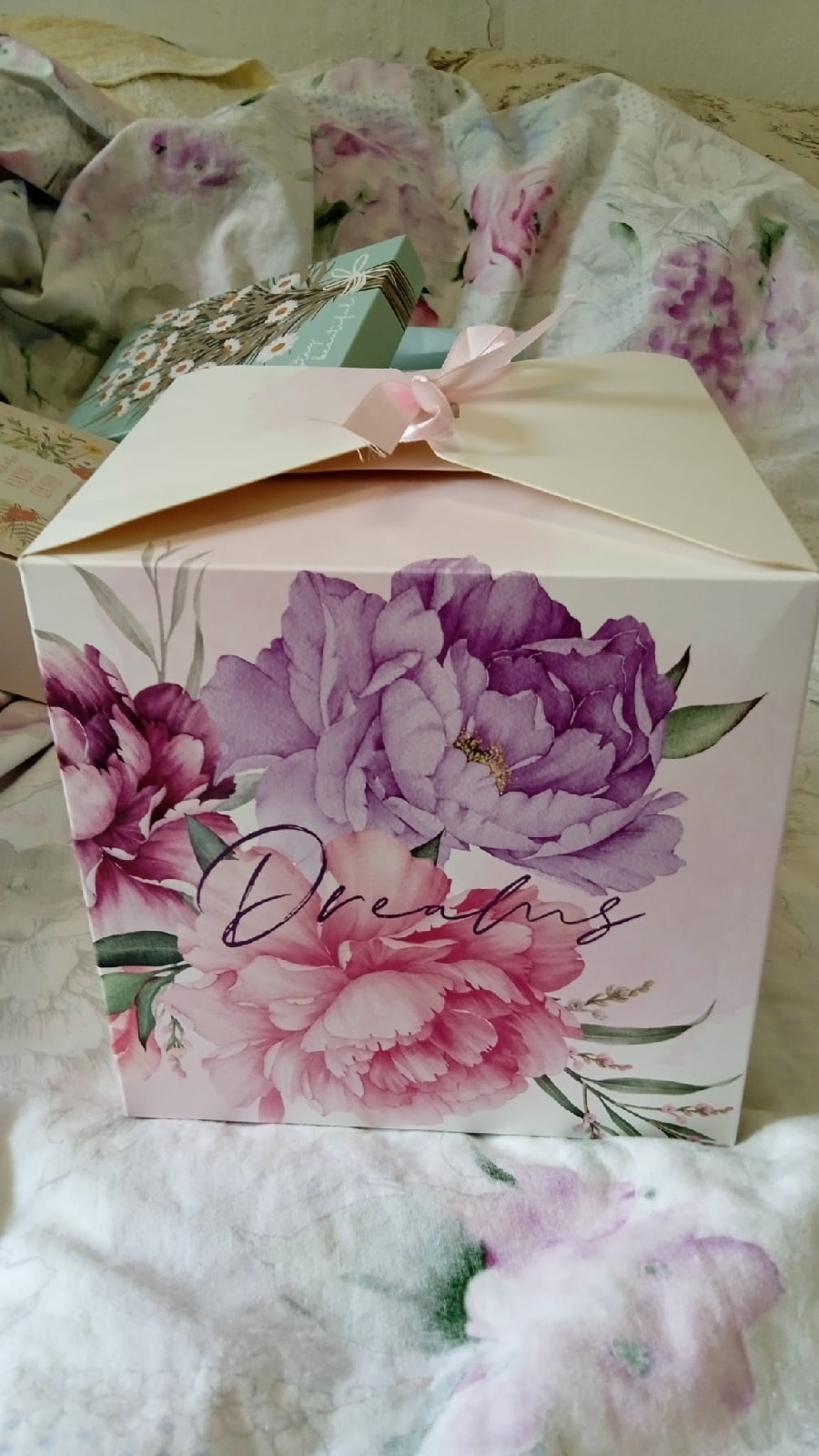 Фотография покупателя товара Коробка подарочная складная, упаковка, «Dreams», 18 х 18 х 18 см - Фото 2