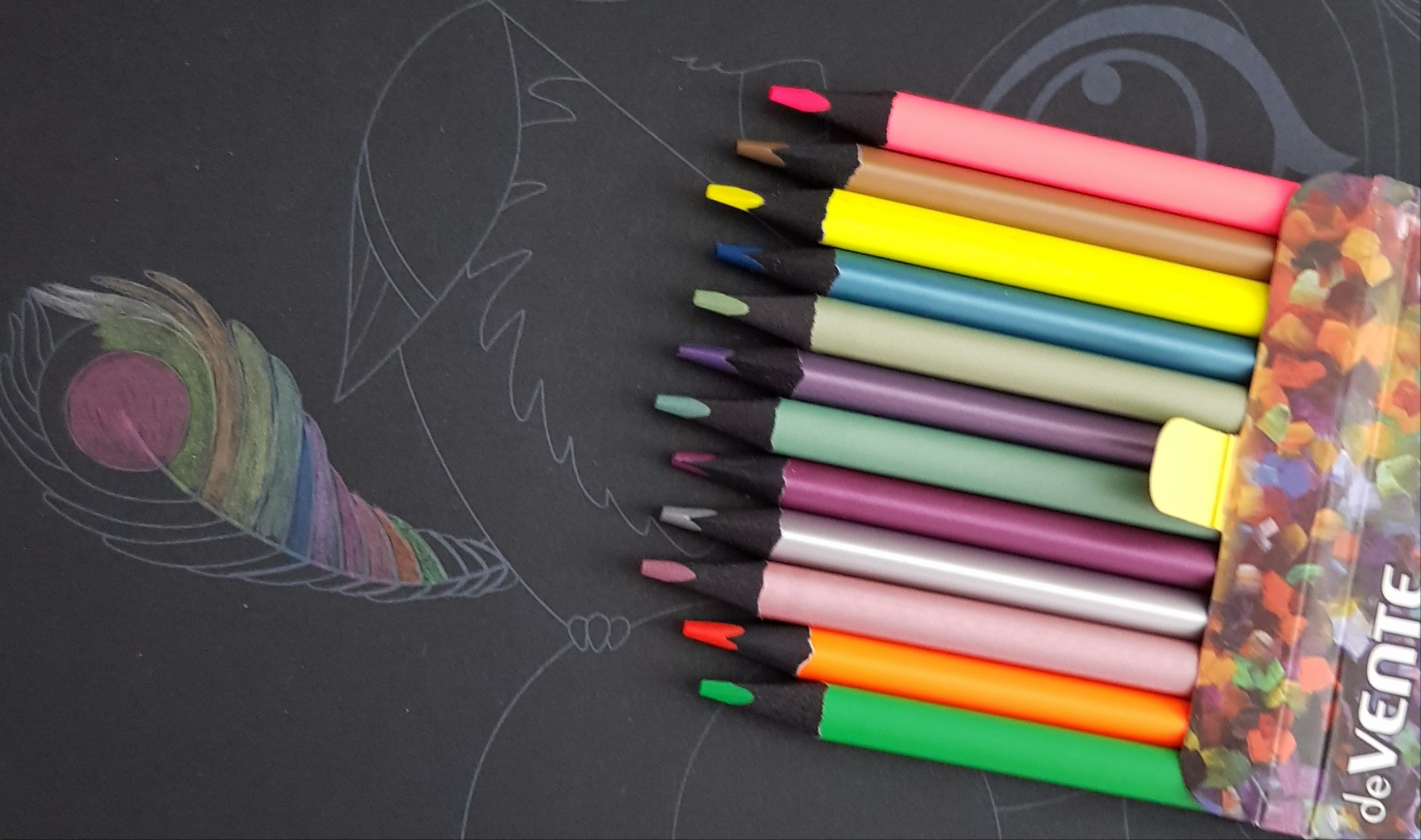 Фотография покупателя товара Карандаши 12 цветов для рисования на черной бумаге, deVENTE Cosmo. Trio (4 неоновый + 8 металлик), 3М, диаметр грифеля 3 мм, трёхгранные, в картонной коробке - Фото 1