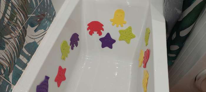 Фотография покупателя товара Набор антискользящих мини-ковриков для ванны 12 шт., цвет МИКС
