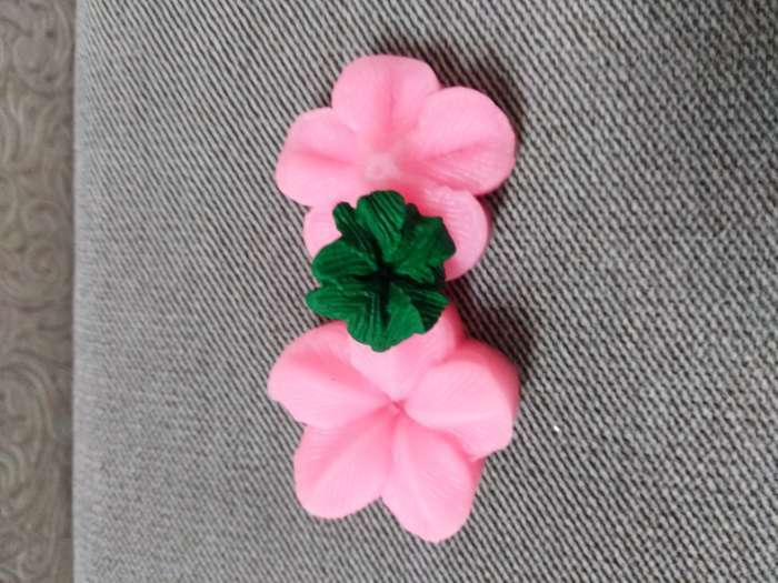 Фотография покупателя товара Силиконовый молд «Цветок», 2 предмета, 4×2,9 см, цвет МИКС - Фото 4