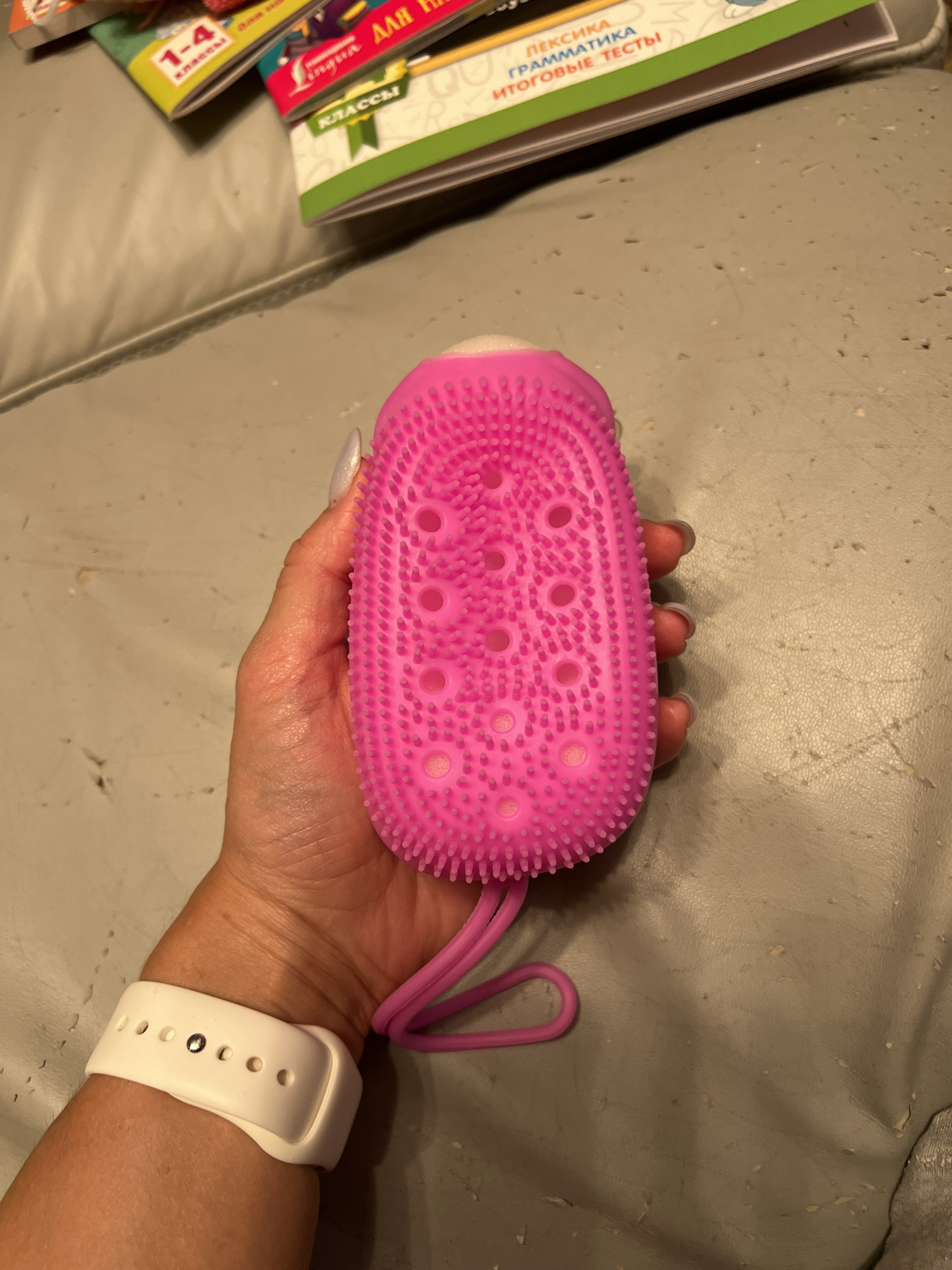 Фотография покупателя товара Щётка силиконовая для тела с поролоном Доляна «Мышонок», цвет МИКС - Фото 8