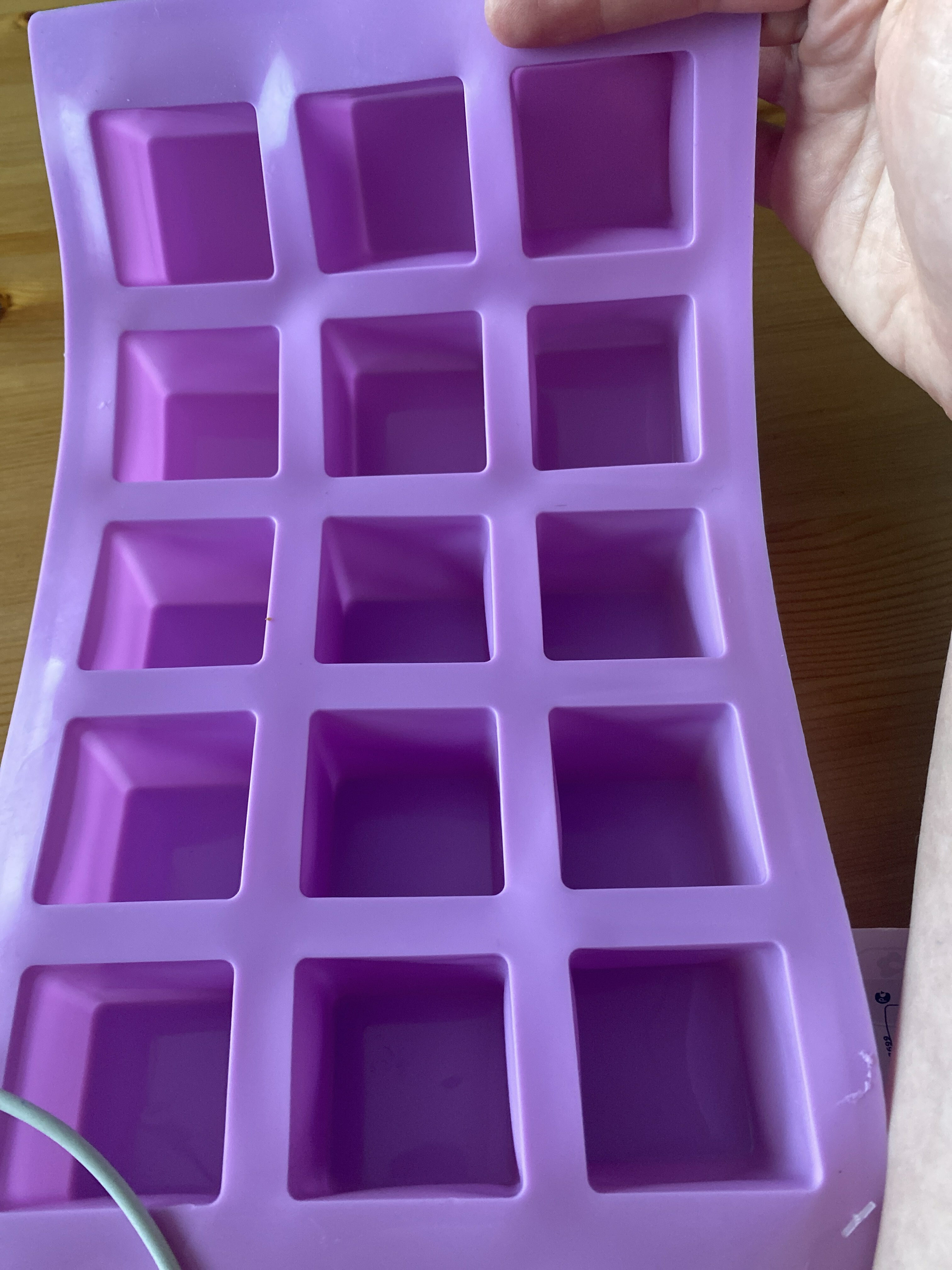 Фотография покупателя товара Форма силиконовая для выпечки Доляна «Куб», 30×17,5 см, 15 ячеек, цвет МИКС - Фото 1