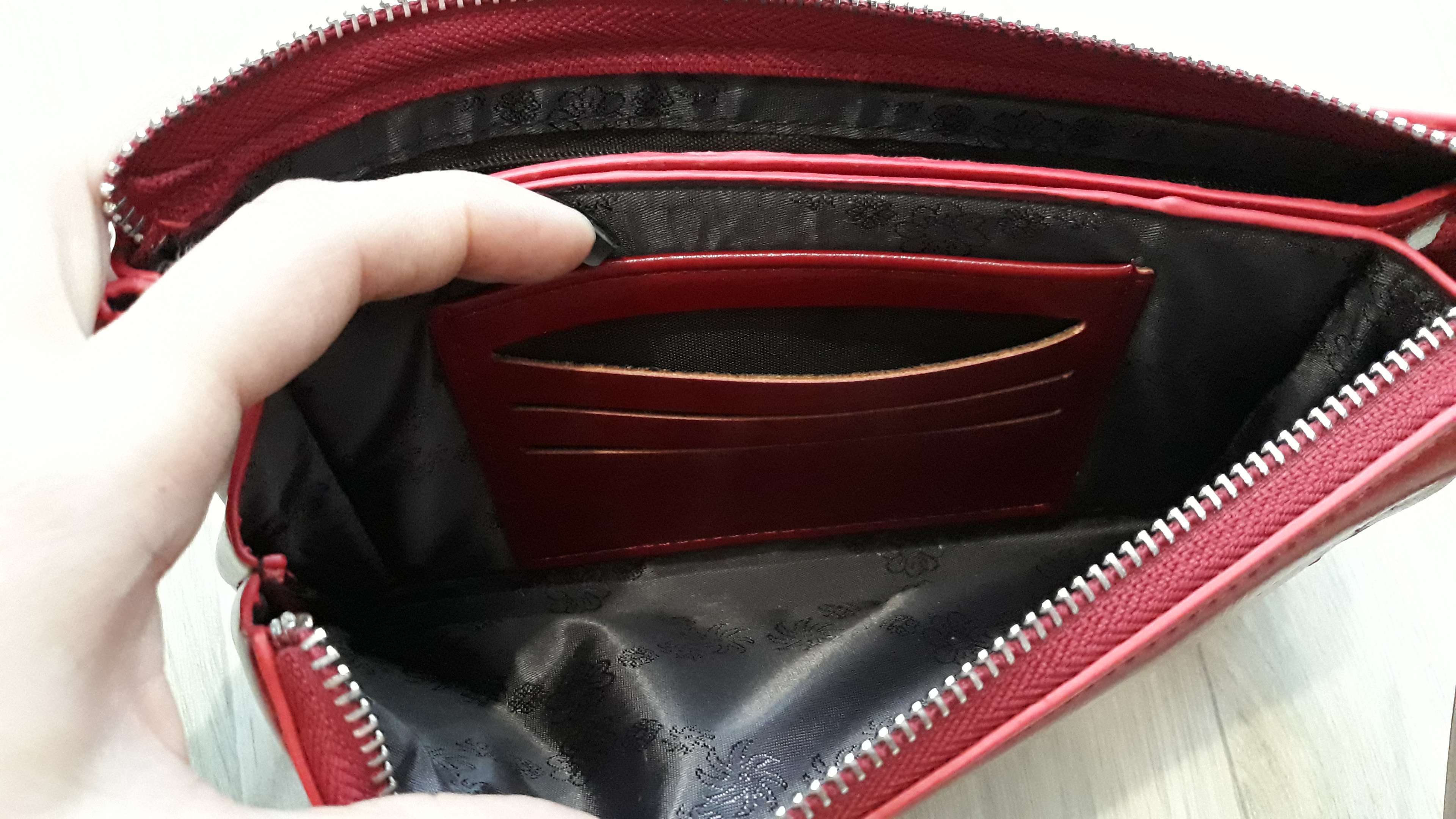 Фотография покупателя товара Клатч женский, 3 отдела на молнии, наружный карман, с ручкой, цвет красный - Фото 1