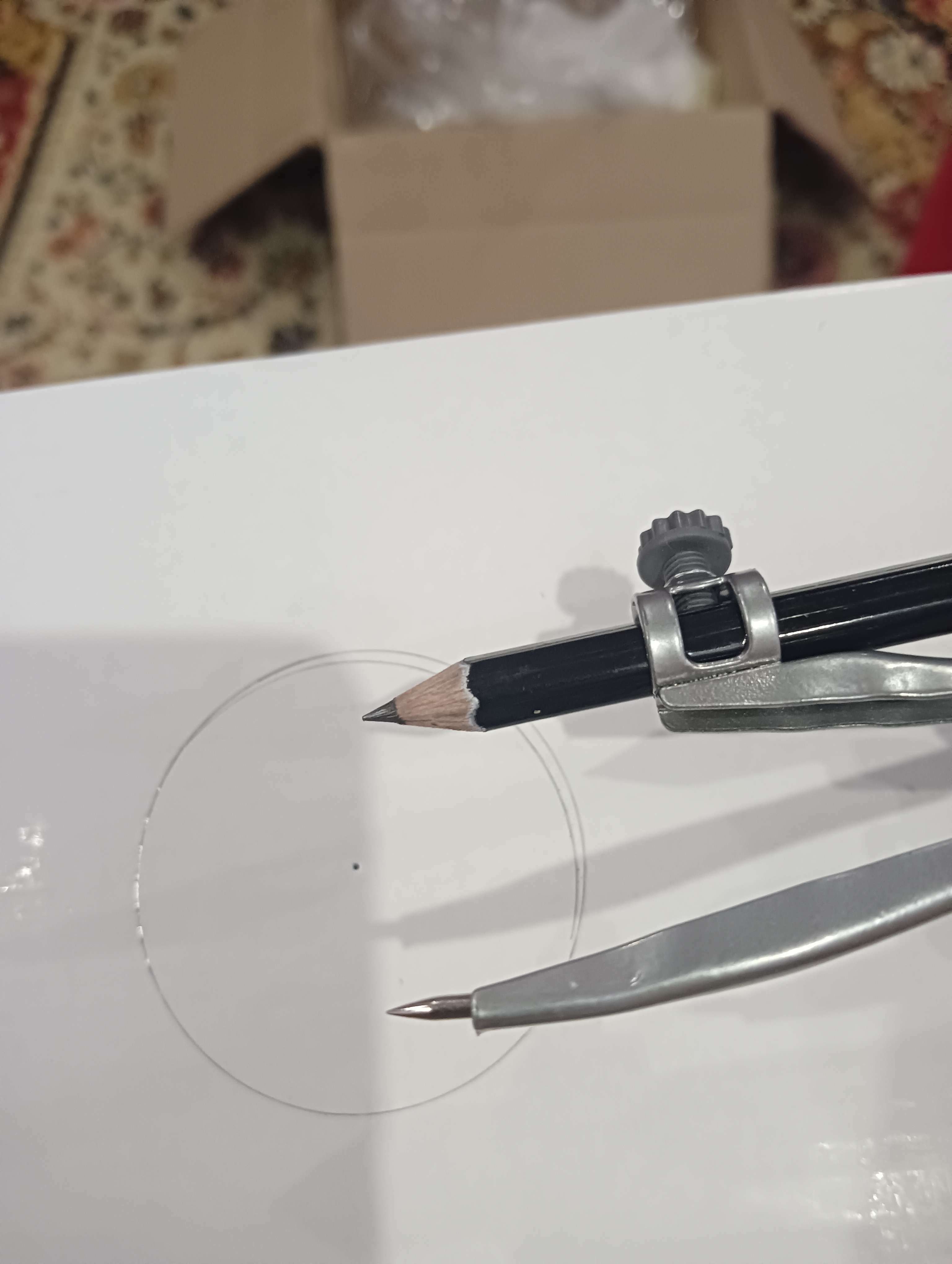 Фотография покупателя товара Циркуль металлический 125 мм, с карандашом, в пластиковом пенале (козья ножка), МИКС - Фото 5