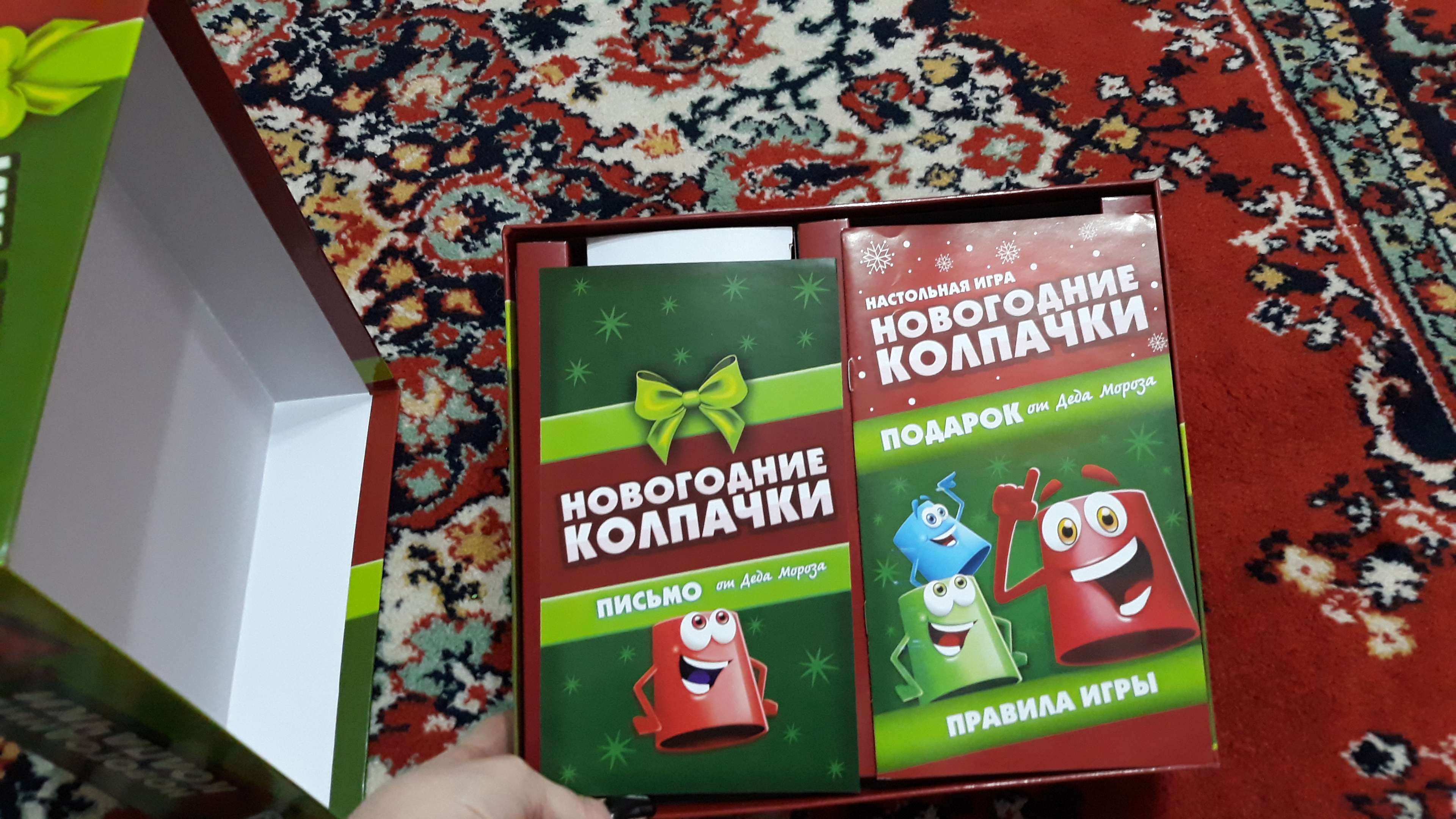 Фотография покупателя товара Новогодняя настольная игра «Новый год: Колпачки», 24 карты, 20 колпачков, звонок, 5+