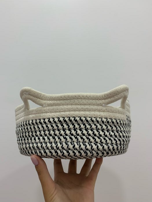 Фотография покупателя товара Корзина для хранения плетёная ручной работы LaDо́m «Кэтс», 22×22×12,5 см, цвет чёрно-белый - Фото 2