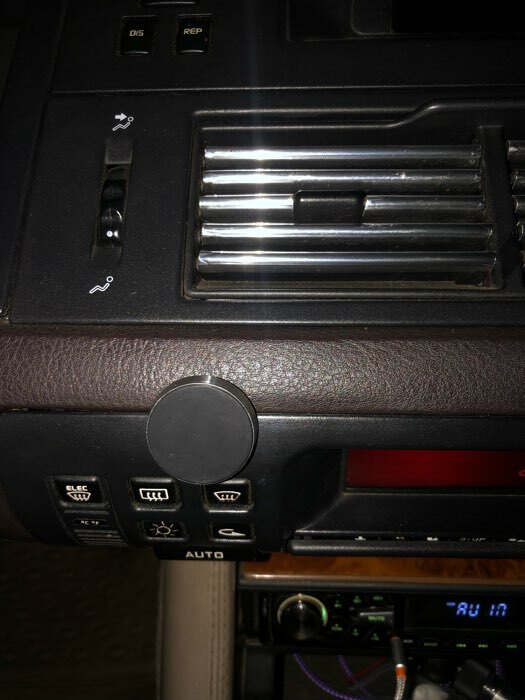 Фотография покупателя товара Держатель телефона TORSO, магнитный на клейкой основе, d 3 см, черный - Фото 5
