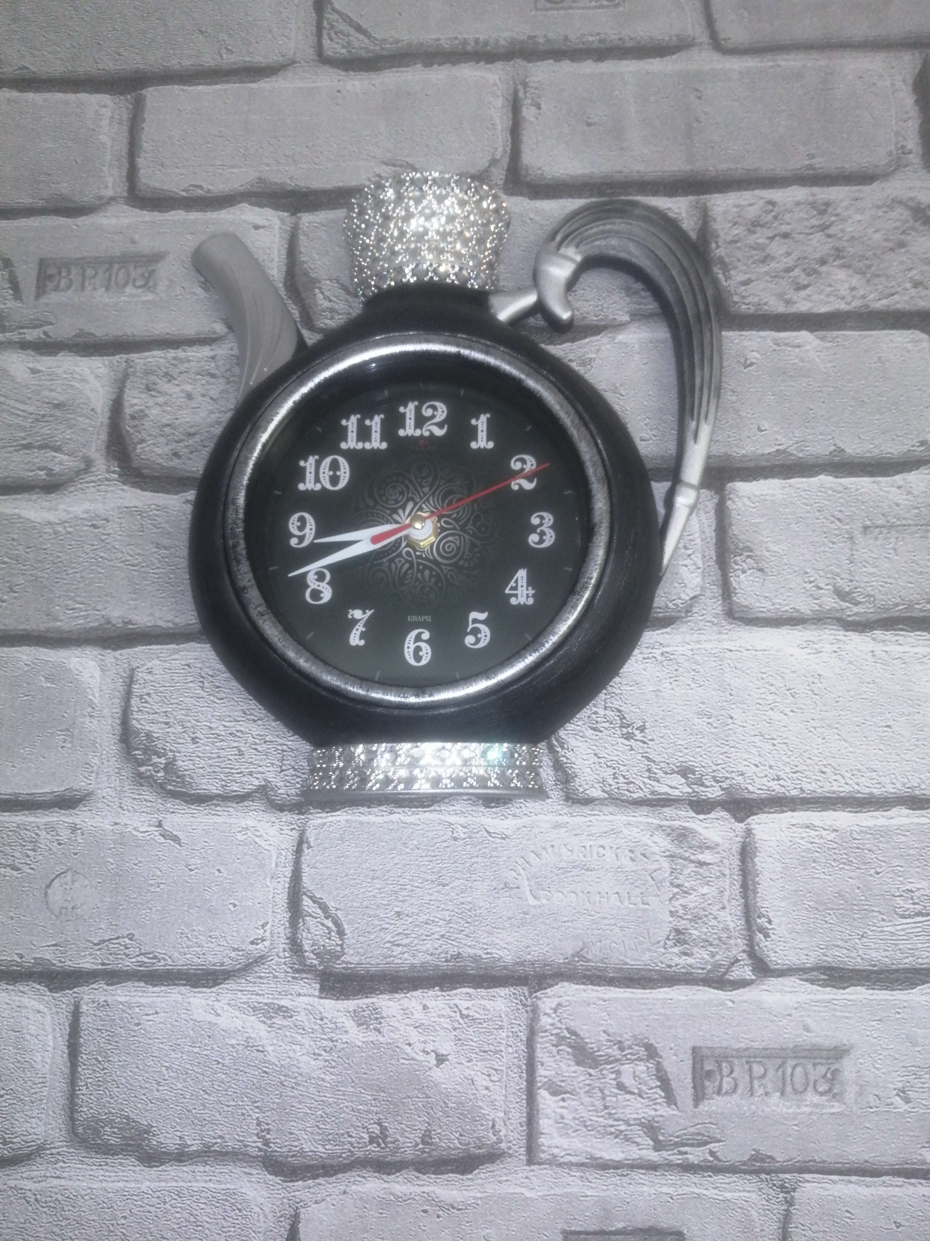 Фотография покупателя товара Часы настенные интерьерные для кухни "Сангино", бесшумные, 26.5 х 24 см, черное серебро, АА