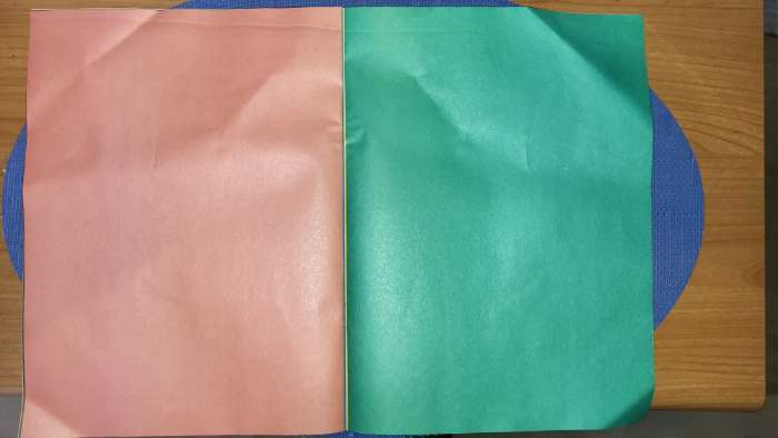 Фотография покупателя товара Бумага цветная, А4, 8 листов, 8 цветов, немелованная, односторонняя, на скрепке, 48 г/м², Минни Маус