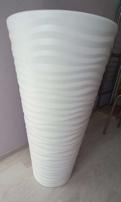 Фотография покупателя товара Кашпо для цветов со вставкой «Оазис», 63 л (13 л), цвет белый - Фото 18