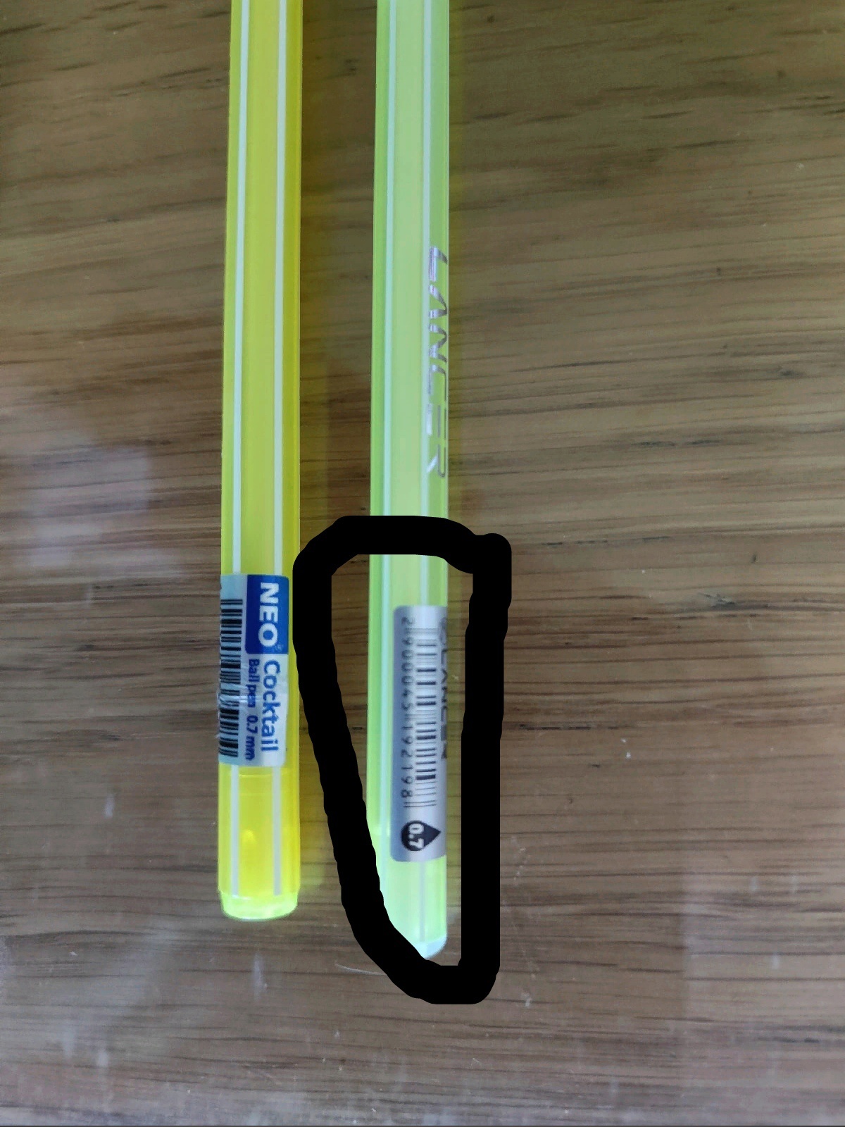 Фотография покупателя товара Ручка шариковая "Полоски" 0.5 мм, стержень синий, в дисплее, корпус МИКС (штрихкод на штуке)