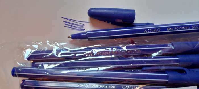Фотография покупателя товара Ручка шариковая "Полоски синий/белый", 0.5 мм, стержень синий - Фото 1