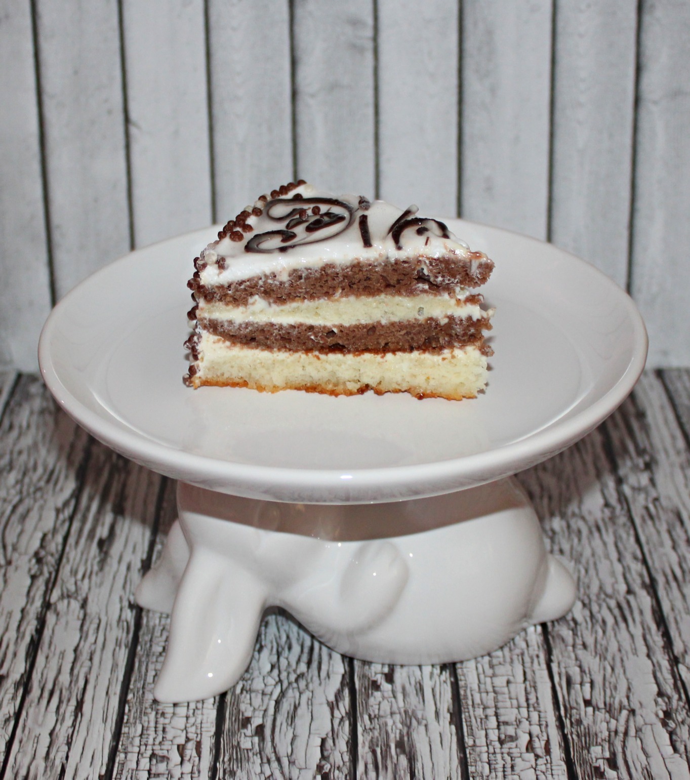 Фотография покупателя товара Блюдо для десертов Доляна «Зайка», d=20,5 см, цвет белый - Фото 26