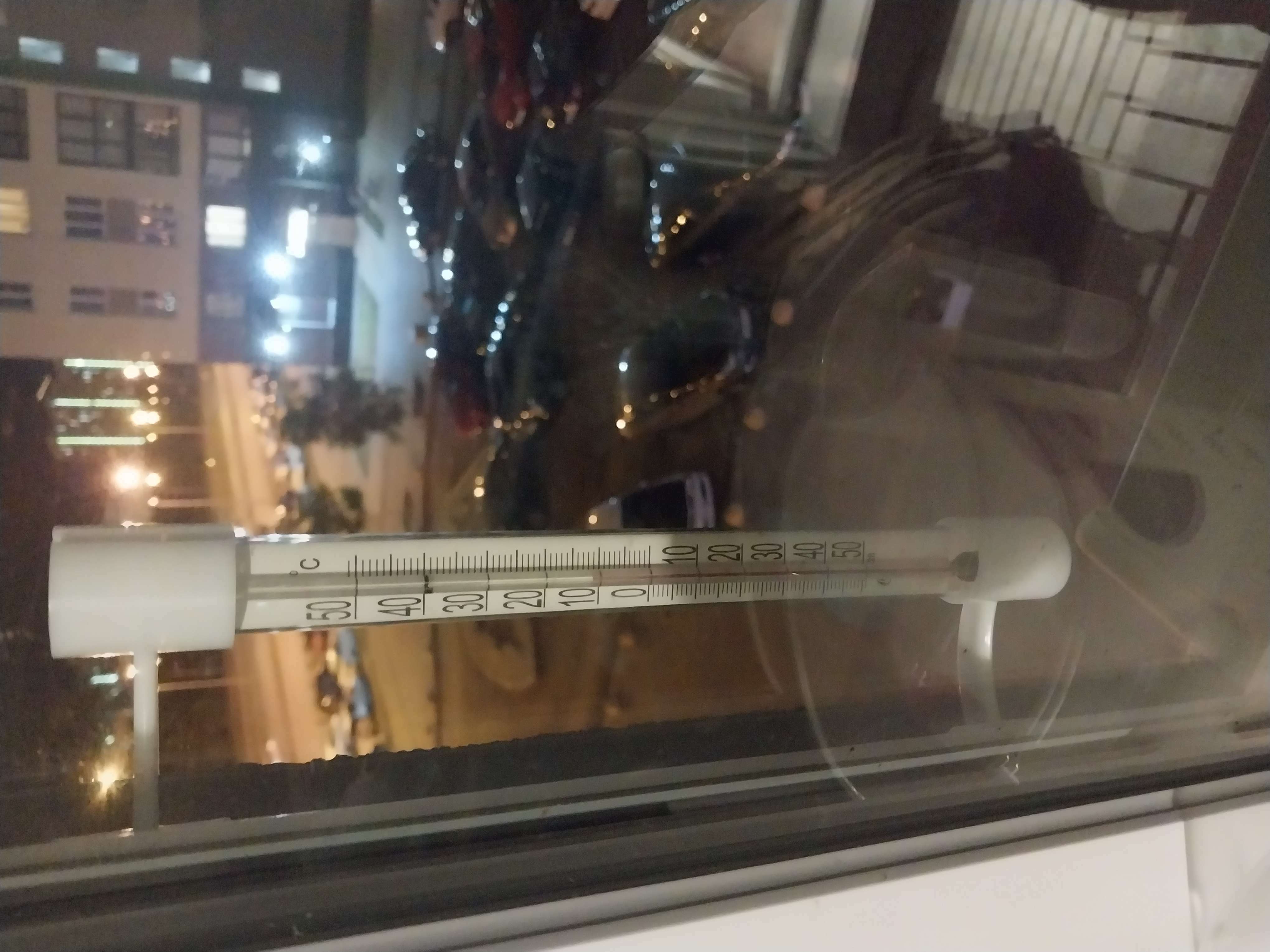 Фотография покупателя товара Термометр, градусник уличный, на окно, на липучке, от -50°С до +50°С, 21 х 6.5 см - Фото 8