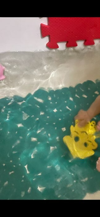 Фотография покупателя товара Коврик противоскользящий СПА в ванну на присосках Доляна «Крупная галька», 33×63 см, цвет МИКС - Фото 2