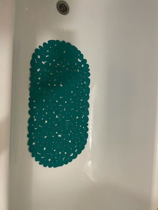 Фотография покупателя товара Коврик противоскользящий СПА в ванну на присосках Доляна «Крупная галька», 33×63 см, цвет МИКС - Фото 2