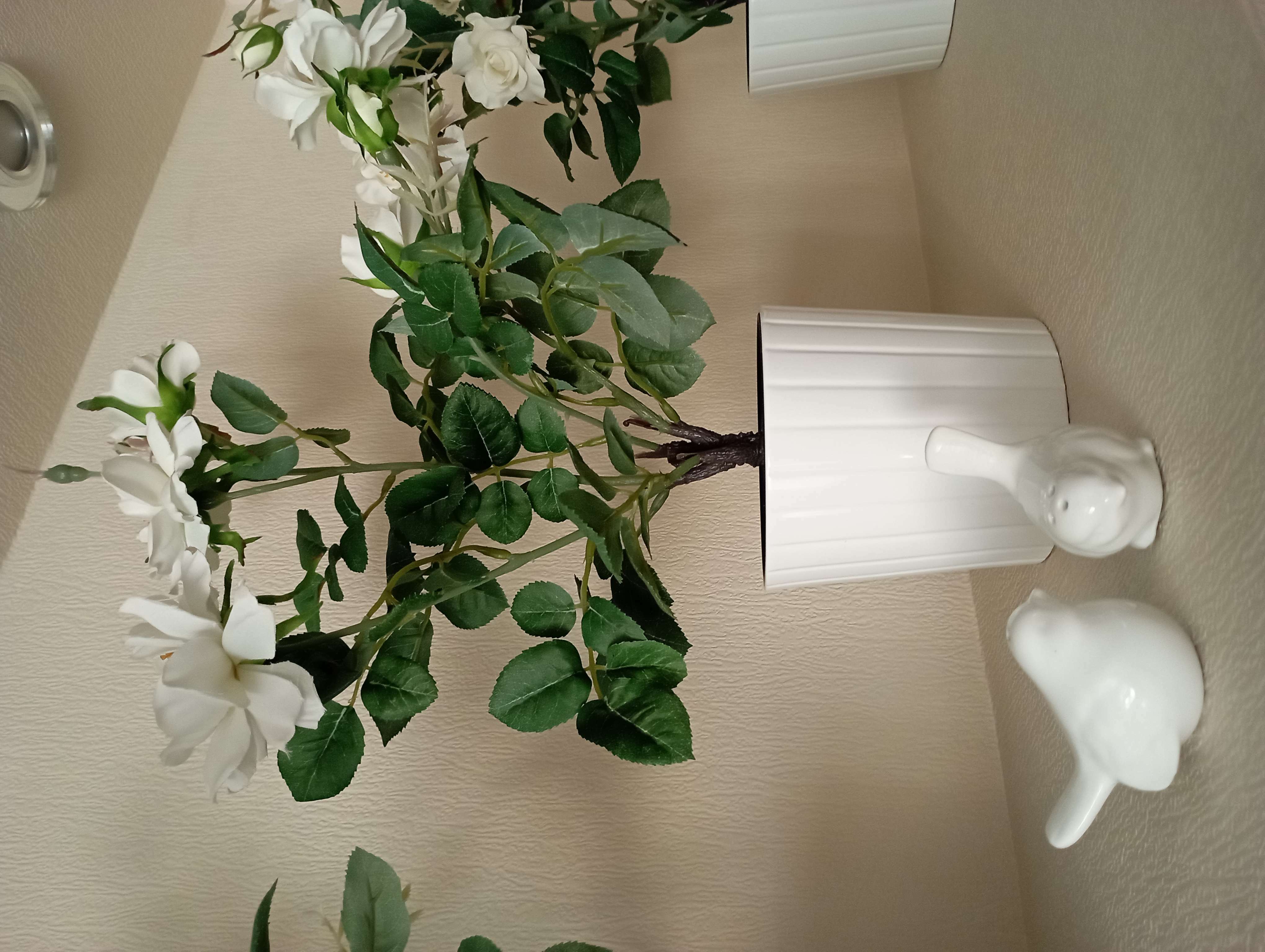 Фотография покупателя товара Набор фарфоровый для специй на деревянной подставке Доляна «Воробушки», 2 предмета: солонка, перечница, цвет белый - Фото 1