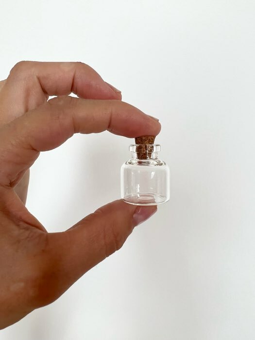 Фотография покупателя товара Декор для творчества стекло "Бутылочка с пробкой" 2,5х2,2х2,2 см - Фото 3