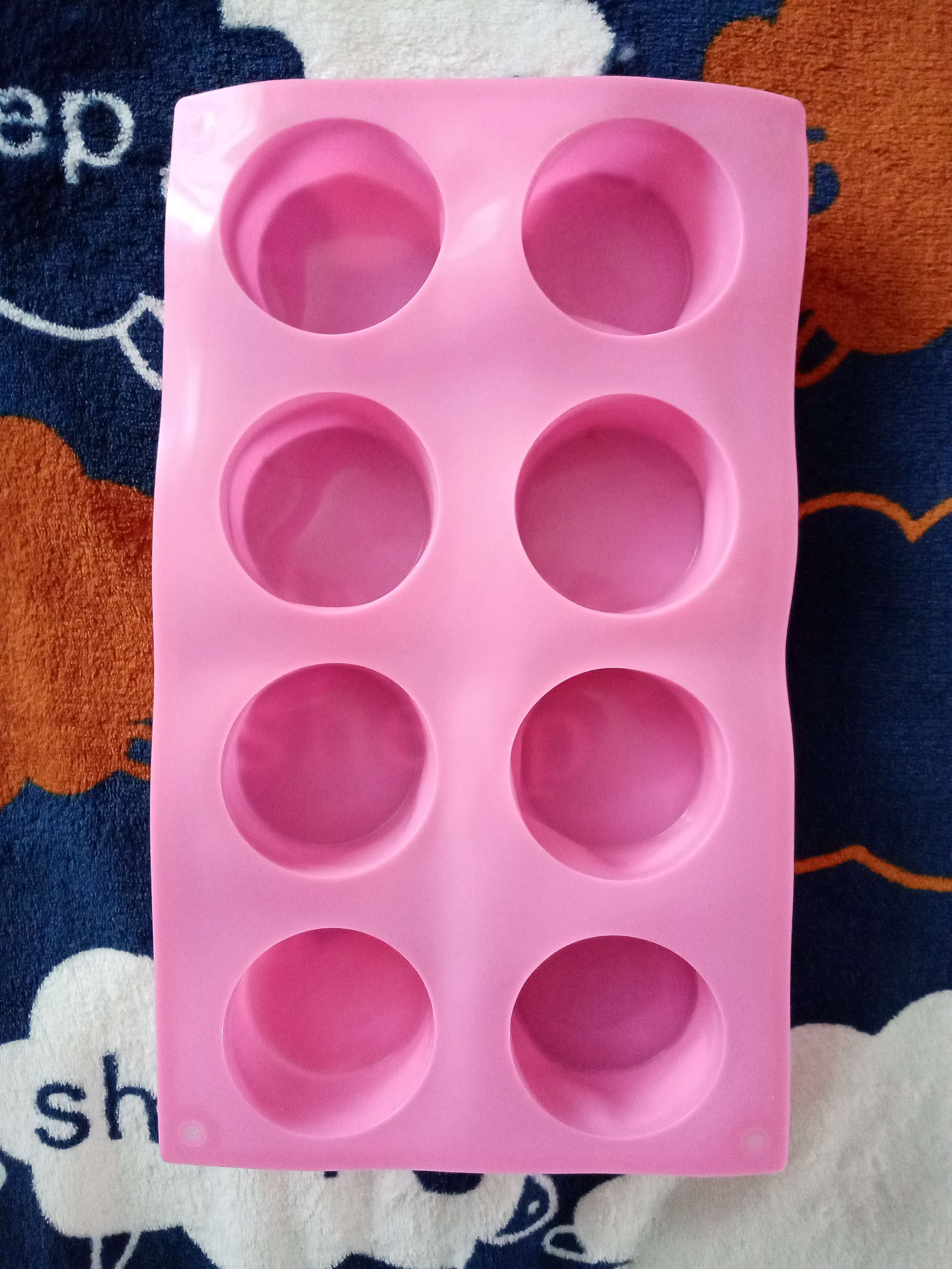 Фотография покупателя товара Форма силиконовая для выпечки Доляна «Фигуры.Круг», 29,5×17,5×4 см, 8 ячеек (5,8×5,8×4 см), цвет МИКС - Фото 3