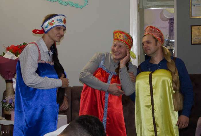 Фотография покупателя товара Кокошник «Фантазия с подсолнухами», на красном - Фото 1