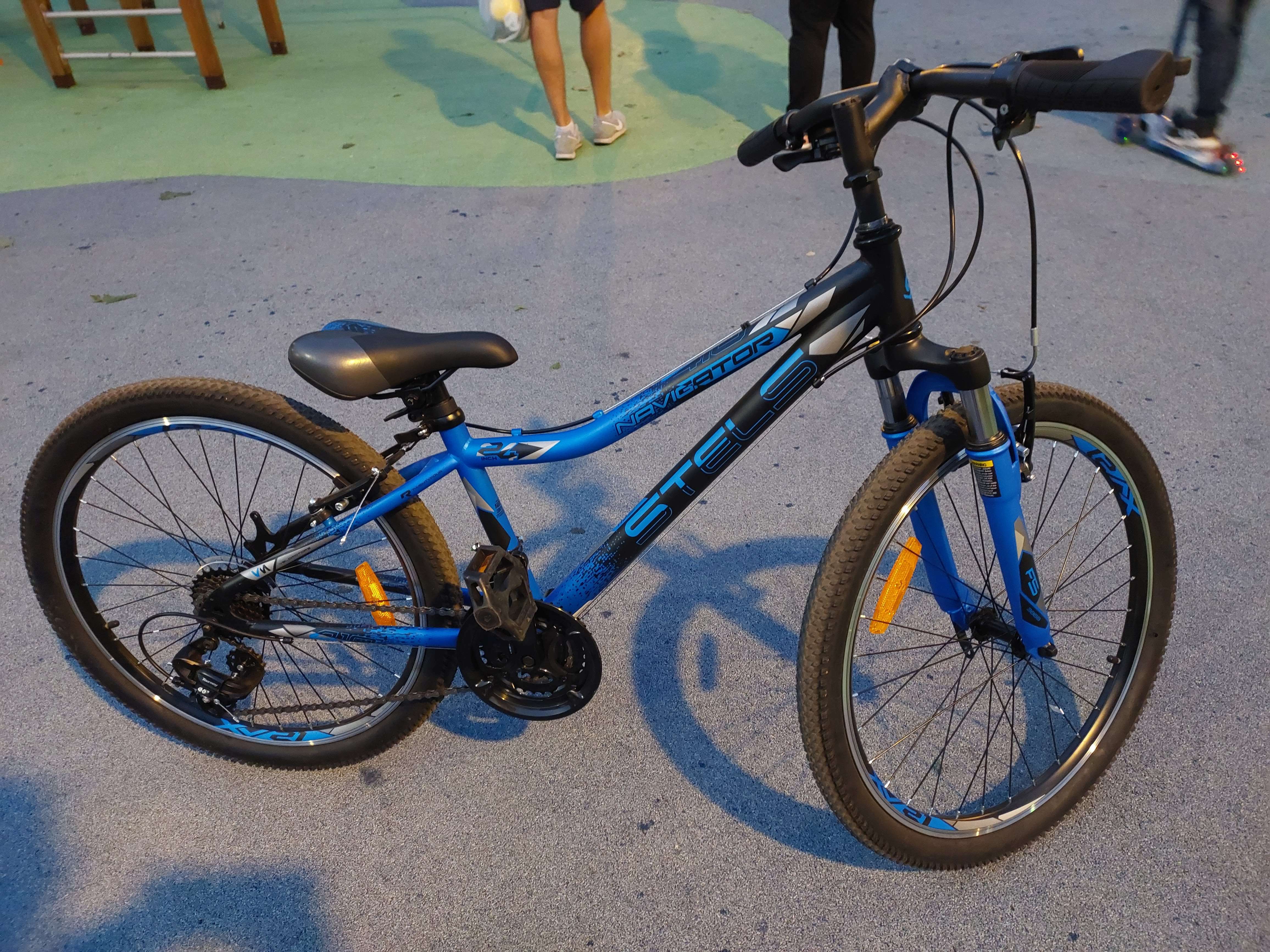 Фотография покупателя товара Велосипед 24" Stels Navigator-410 V, V010, цвет тёмно-синий/жёлтый, размер 12" - Фото 1