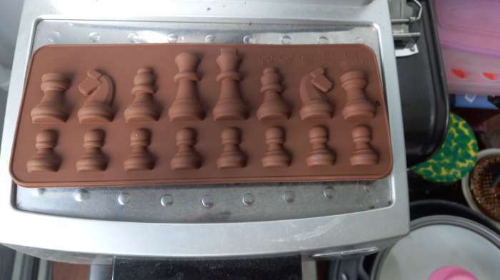 Фотография покупателя товара Форма для украшений Доляна «Шахматы», силикон, 20,6×8,8 см, 16 ячеек, цвет коричневый