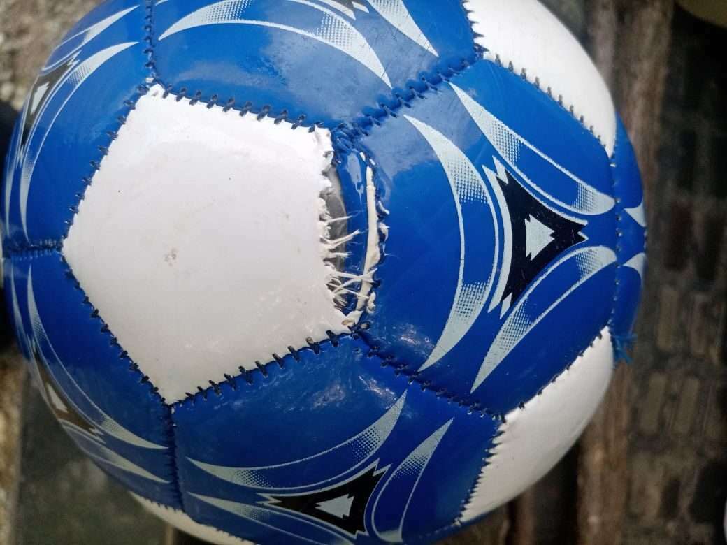 Фотография покупателя товара Мяч футбольный ONLYTOP, PVC, машинная сшивка, 32 панели, р. 2, цвет МИКС - Фото 5