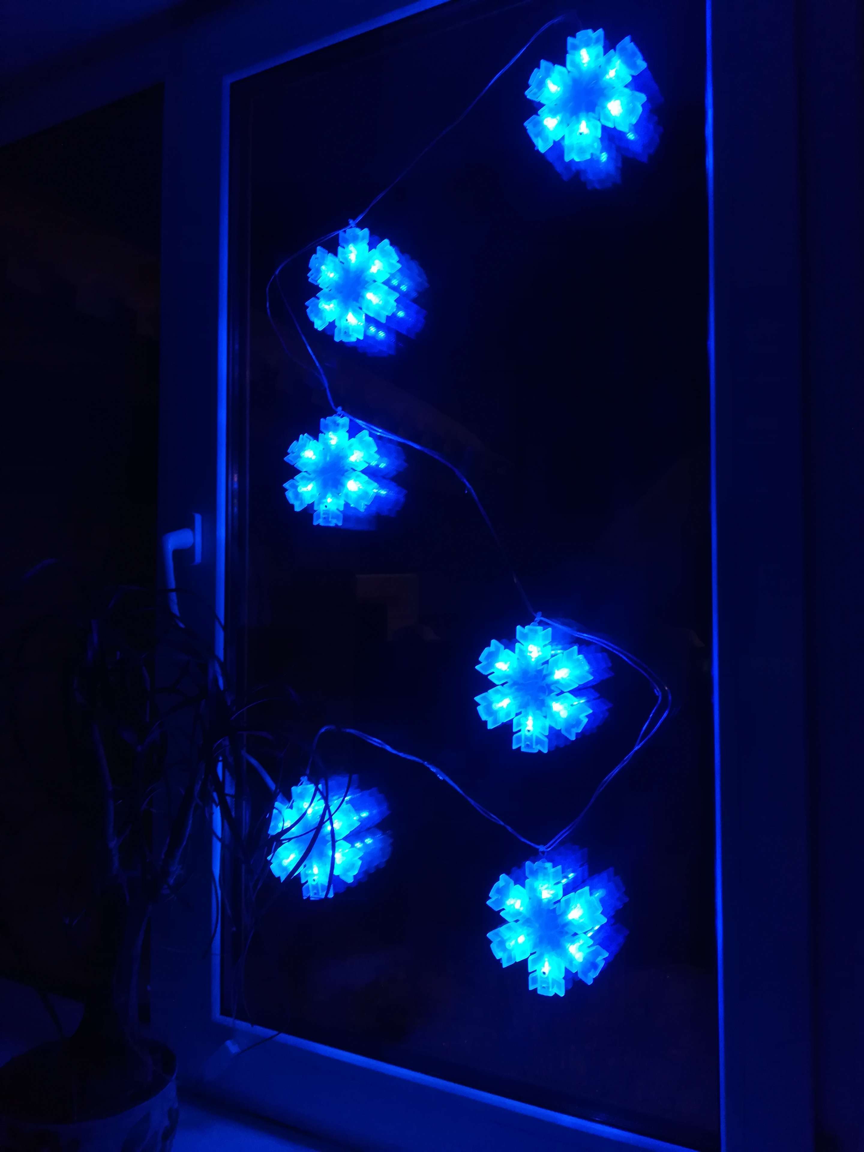 Фотография покупателя товара Гирлянда "Нить" 2 м с насадками "Снежинка матовая", IP20, прозрачная нить, 36 LED, свечение белое, фиксинг, 220 В - Фото 2