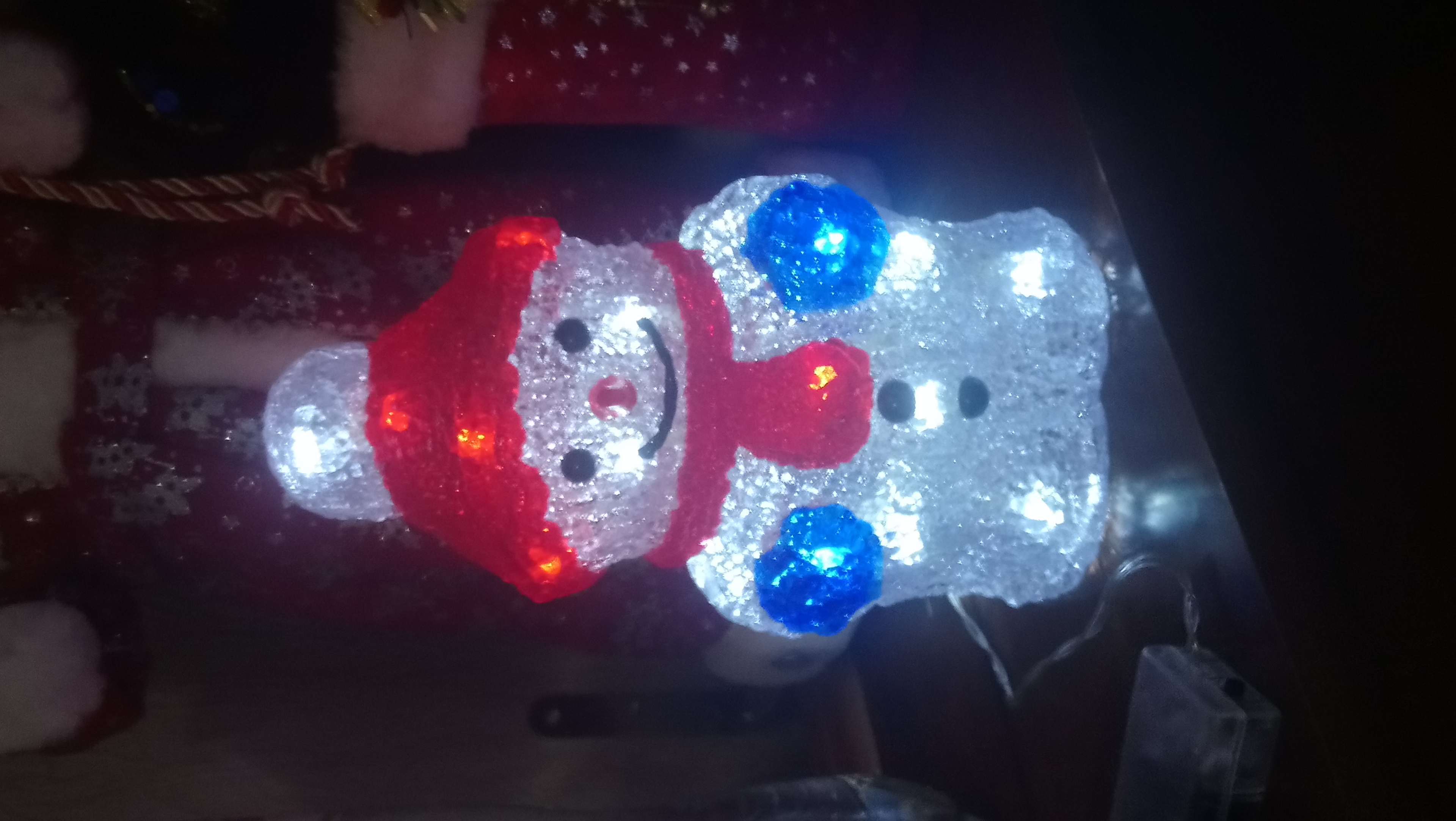 Фотография покупателя товара Светодиодная фигура «Снеговик» 11 × 22 × 11 см, акрил, 24 LED, батарейки ААх2 (не в комплекте), свечение белое - Фото 3