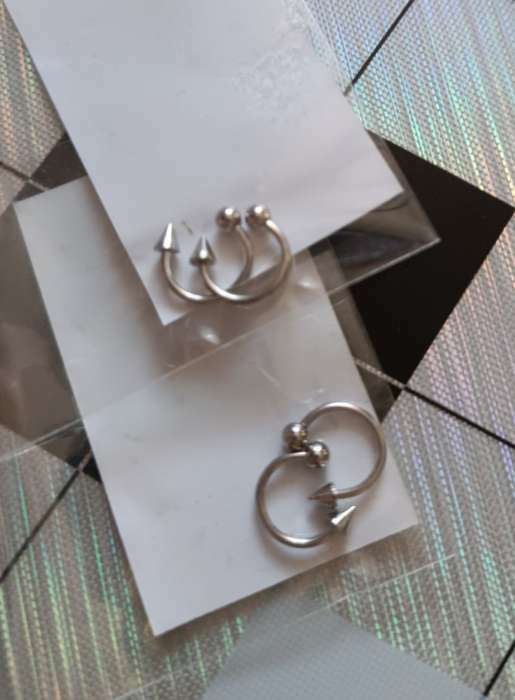 Фотография покупателя товара Циркуляр в бровь (пирсинг) «Шар и шип», d=8 мм, пара, цвет серебро - Фото 2