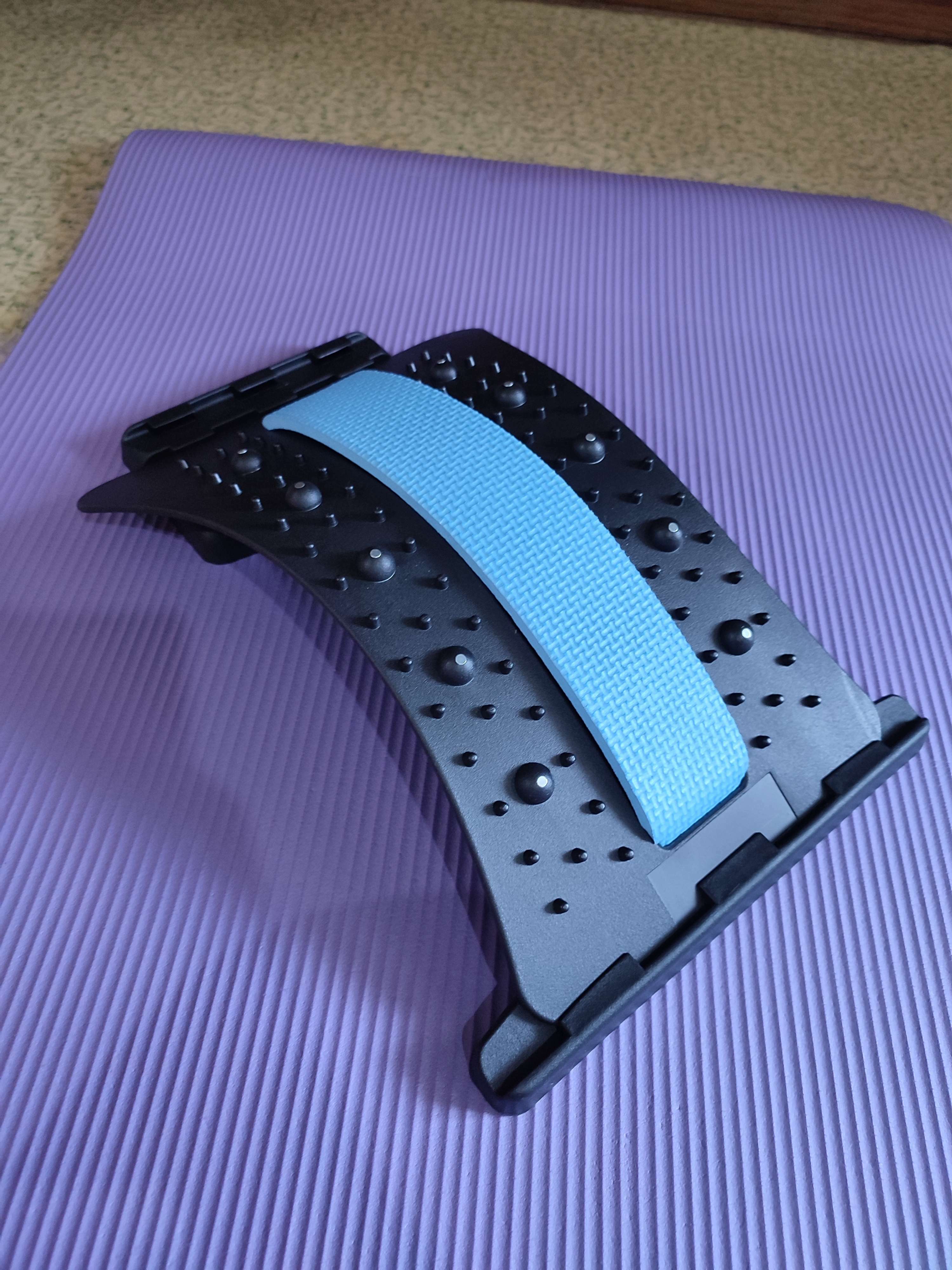 Фотография покупателя товара Массажёр для спины, трёхуровневый, с магнитом, 38 × 24,5 см, цвет МИКС - Фото 2