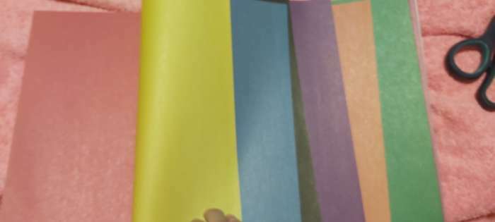 Фотография покупателя товара Бумага цветная, А4, 16 листов, 16 цветов, немелованная, двусторонняя, на скрепке, 48 г/м², Смешарики - Фото 1