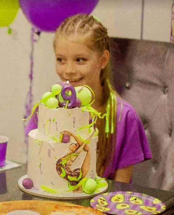 Фотография покупателя товара Свеча в торт "Грань", цифра "3", фиолетовый металлик, 6,5 см - Фото 30