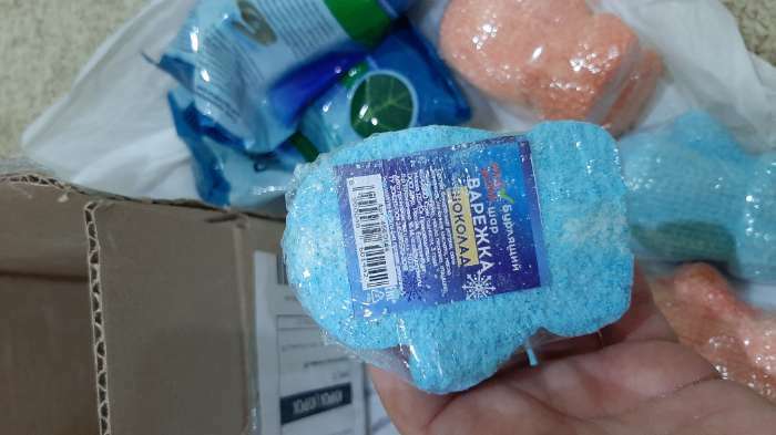 Фотография покупателя товара Бомбочка для ванн «Варежка», синяя, с ароматом шоколада, 125 г - Фото 7