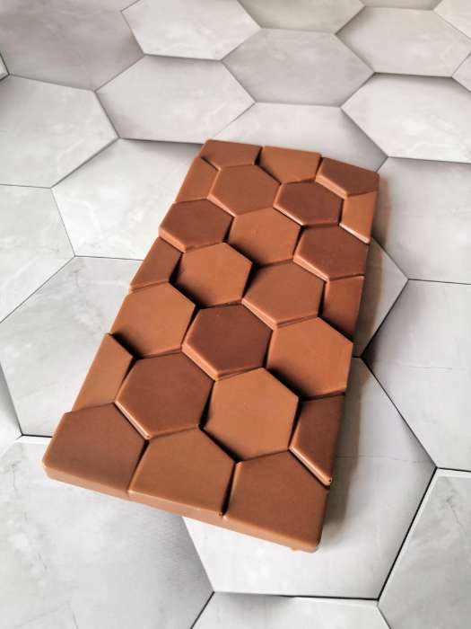 Фотография покупателя товара Форма для шоколада KONFINETTA «Соты», 27,5×17,5×2,5 см, 3 ячейки (15,3×7,5х0,8 см)
