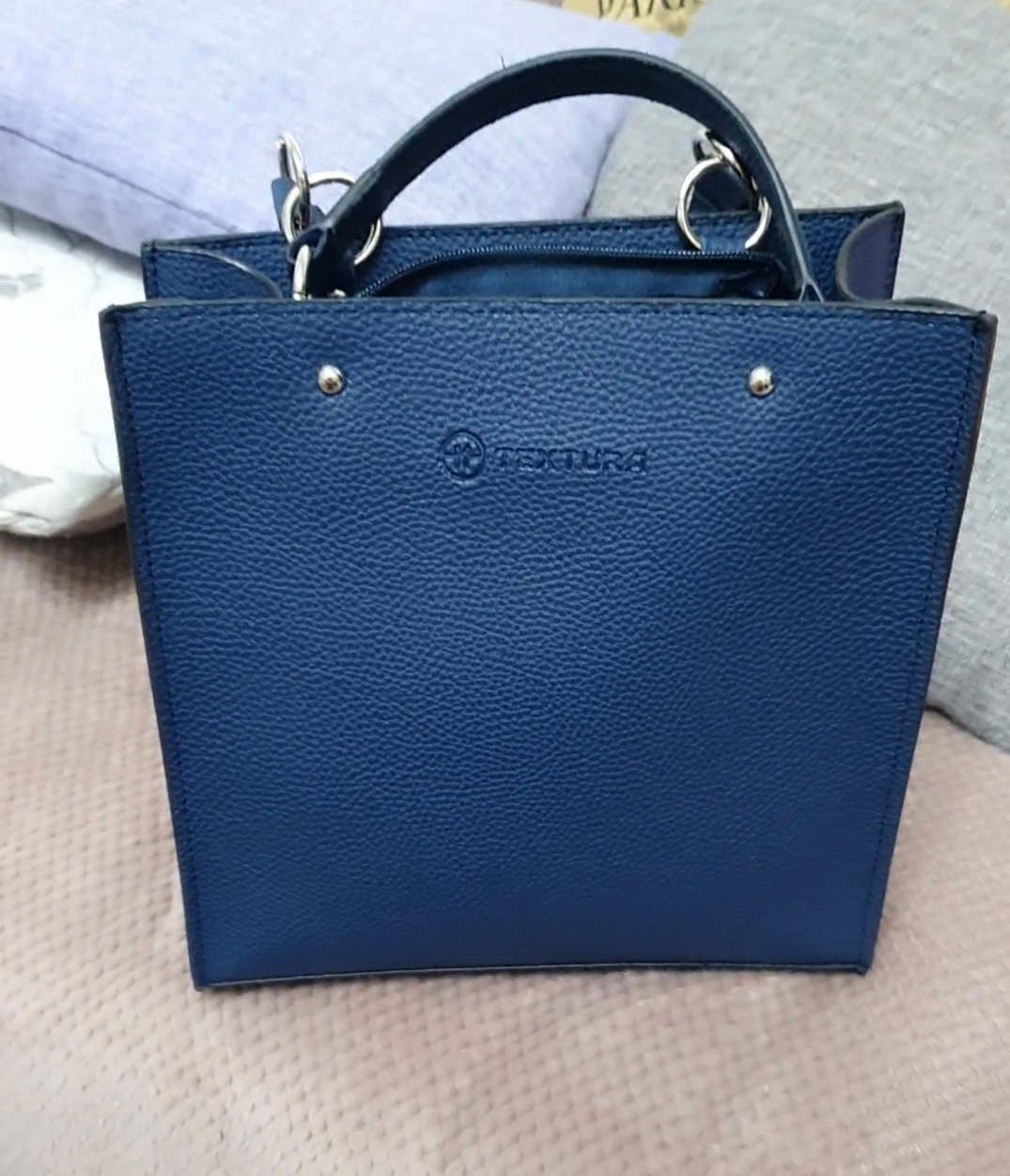 Фотография покупателя товара Сумка-тоут на молнии, наружный карман, длинный ремень, цвет чёрный - Фото 1