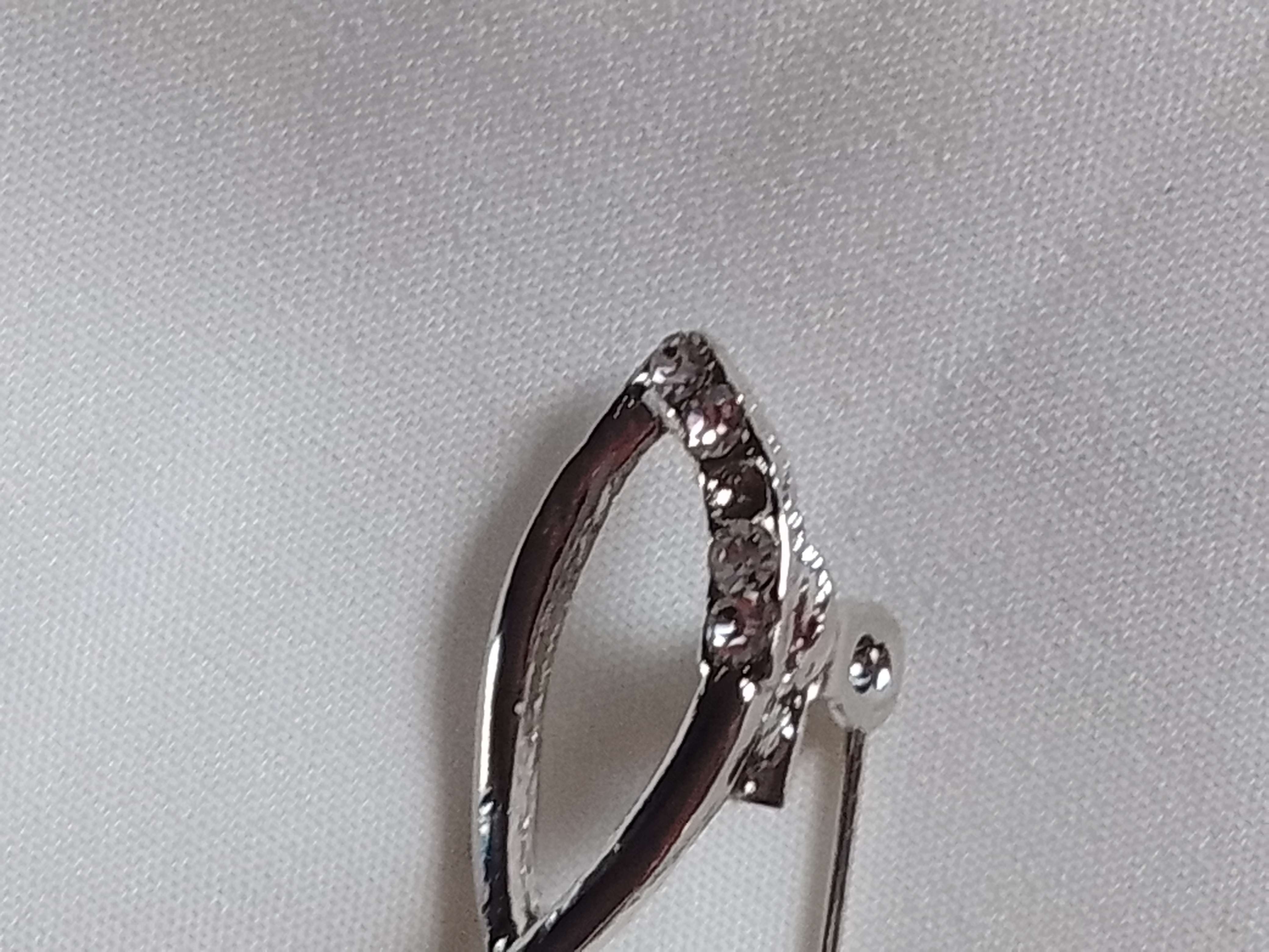 Фотография покупателя товара Брошь "Скрипичный ключ" изящный, цвет белый в серебре