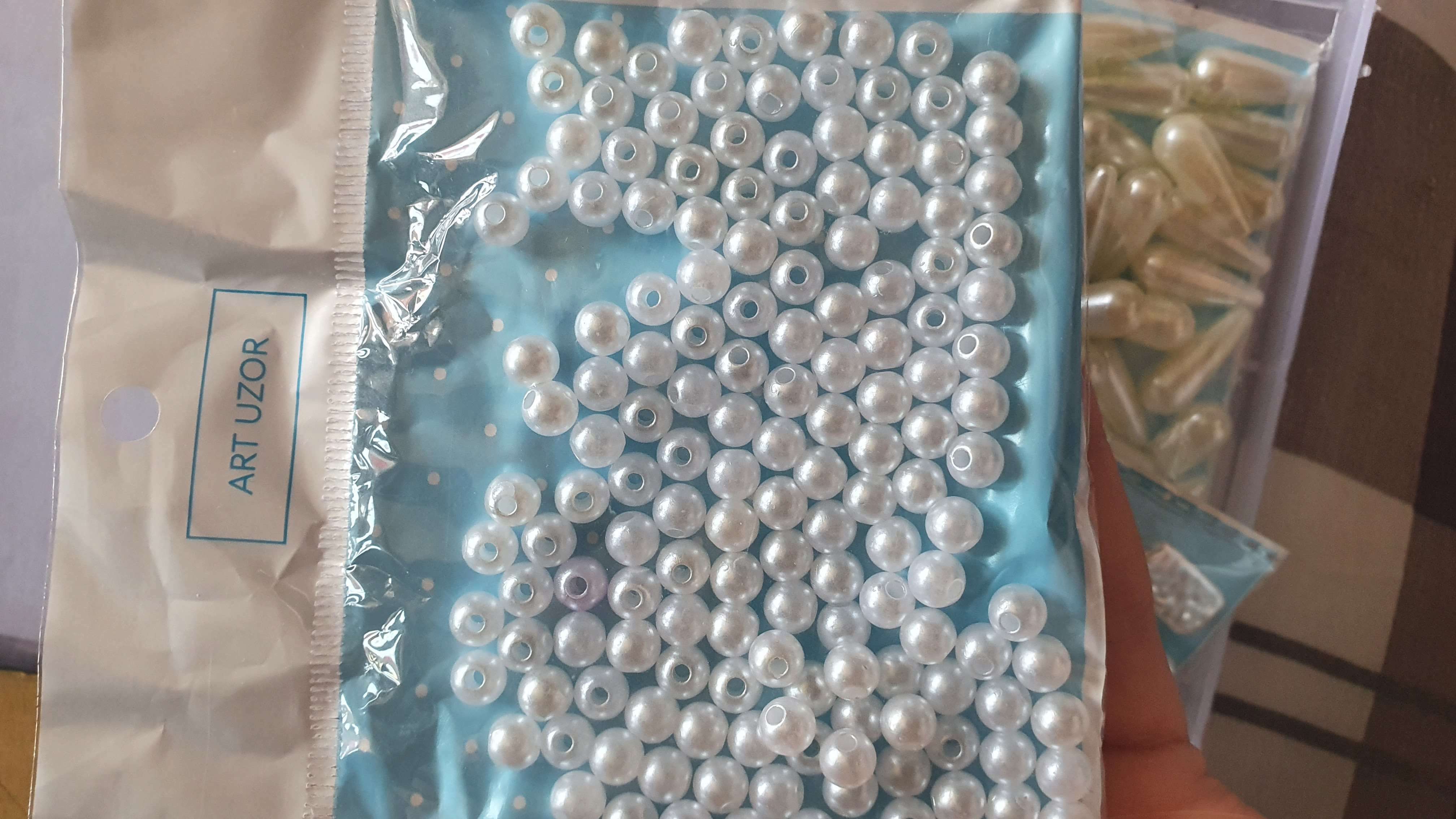 Фотография покупателя товара Бусины для творчества пластик "Белая лилия" набор 200 шт  d=0,6 см