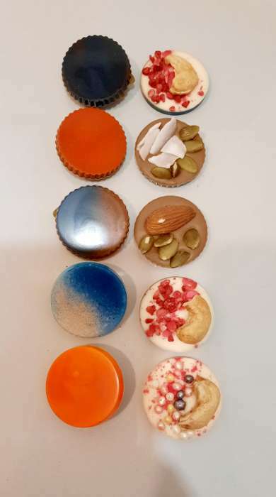 Фотография покупателя товара Форма для конфет и шоколада KONFINETTA «Медаль», 20×12×2,5 см, 10 ячеек (3,3×0,4 см) - Фото 3