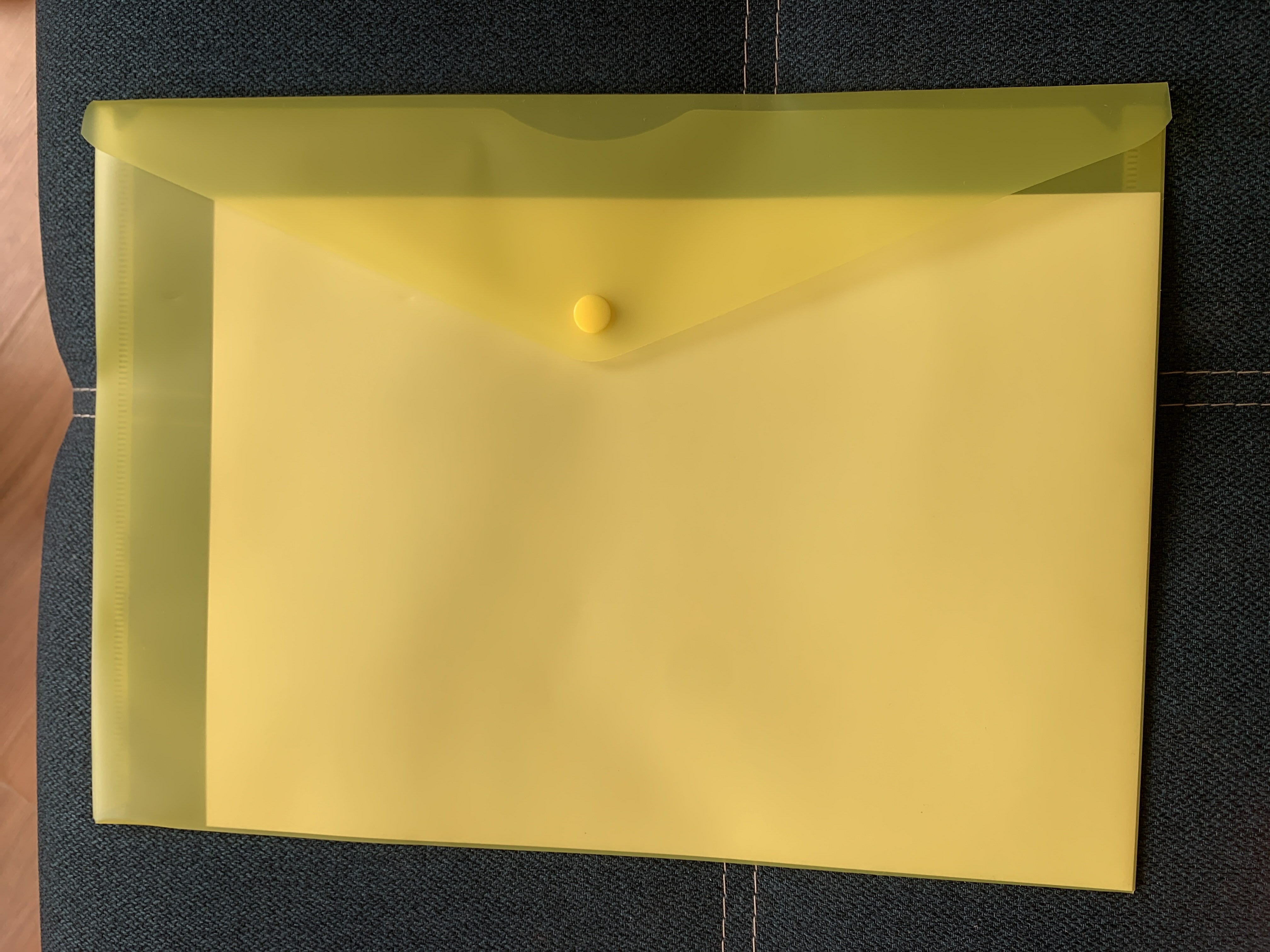 Фотография покупателя товара Папка-конверт на кнопке А4, 180 мкм, Calligrata, жёлтая