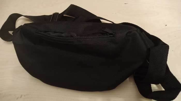 Фотография покупателя товара Сумка поясная на молнии, наружный карман, цвет чёрный - Фото 1