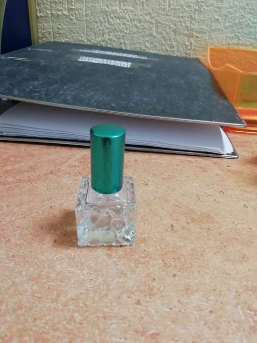 Фотография покупателя товара Флакон стеклянный для парфюма, с распылителем, 8 мл, цвет МИКС - Фото 3