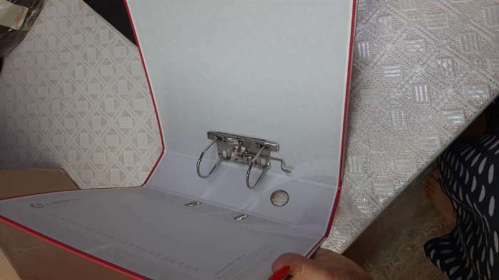 Фотография покупателя товара Папка-регистратор А4, 75 мм, Calligrata, ПВХ, металлическая окантовка, карман на корешок, собранная, красная