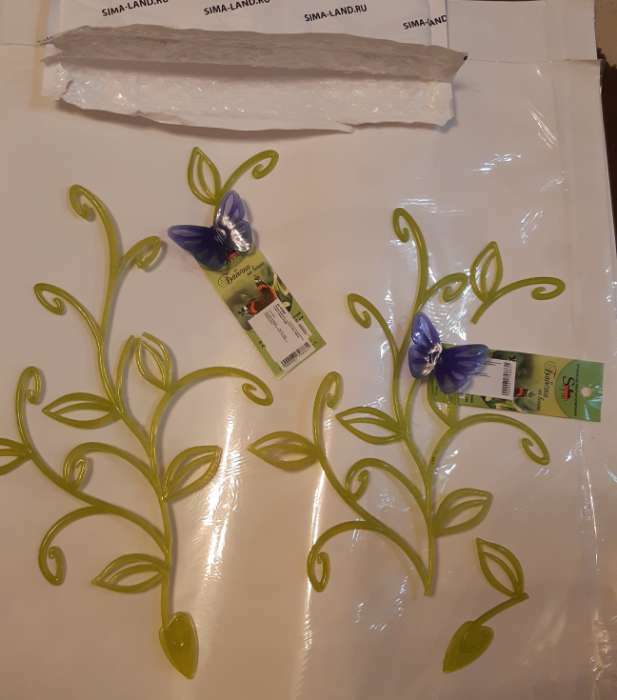 Фотография покупателя товара Шпалера, 37 × 19 × 0.5 см, пластик, цвет МИКС, «Бабочка на ветке», Greengo - Фото 2