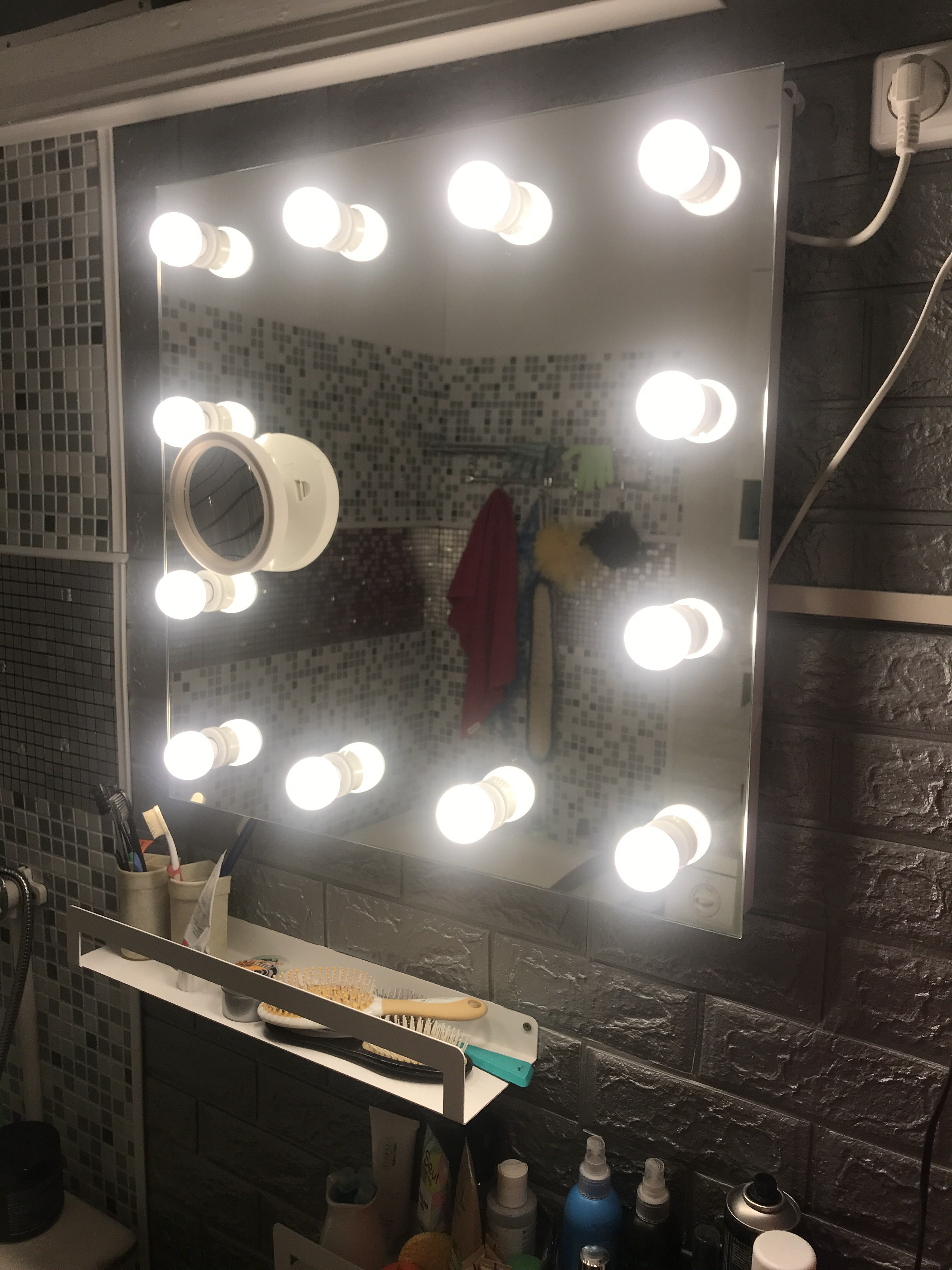 Фотография покупателя товара Зеркало, гримерное, настенное, 12 лампочек, 60×60 cм - Фото 3