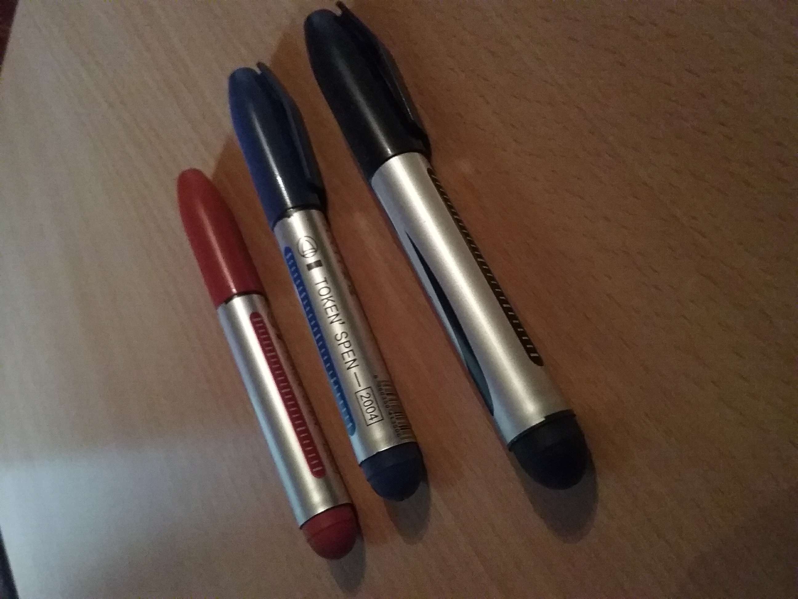 Фотография покупателя товара Набор перманентных маркеров, 3 цвета: синий, красный, чёрный, наконечник круглый 4 мм, блистер - Фото 2