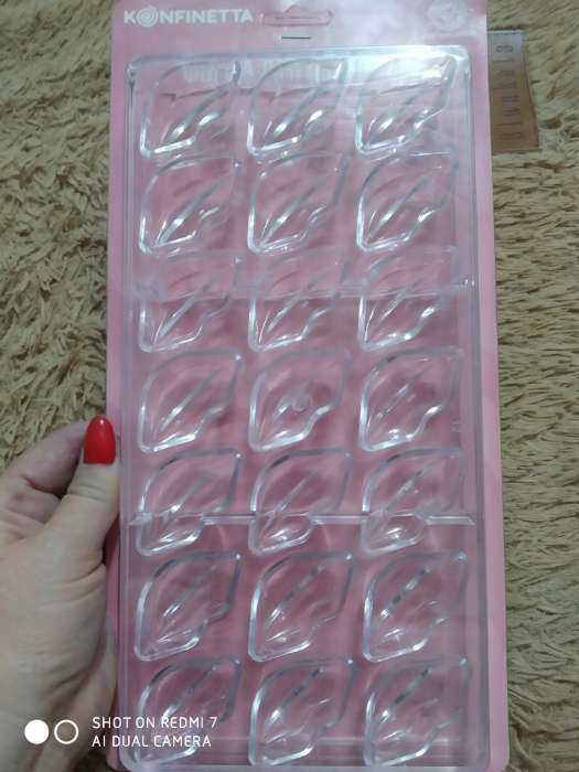 Фотография покупателя товара Форма для конфет шоколада KONFINETTA «Губки», 28×14 см , 21 ячейка (4,8×2,5×1,8 см) - Фото 1