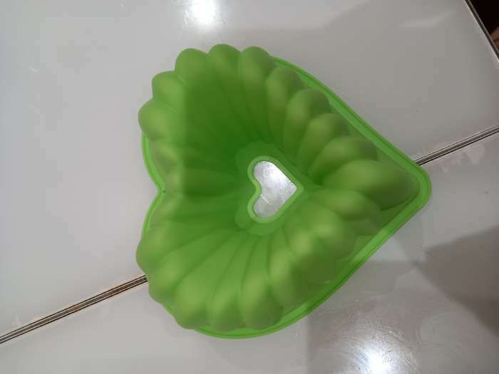 Фотография покупателя товара Форма для выпечки силиконовая Доляна «Сердце. Немецкий кекс», 17×17 см, цвет МИКС - Фото 1