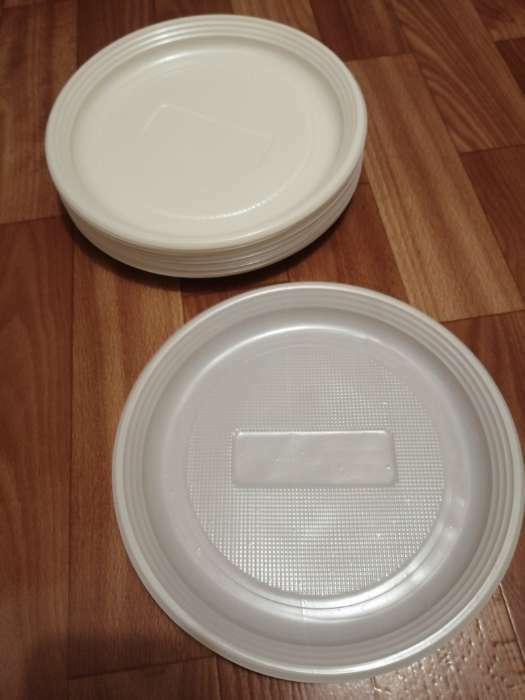 Фотография покупателя товара Тарелка пластиковая одноразовая «Экстра», d=20,5 см, цвет белый - Фото 2