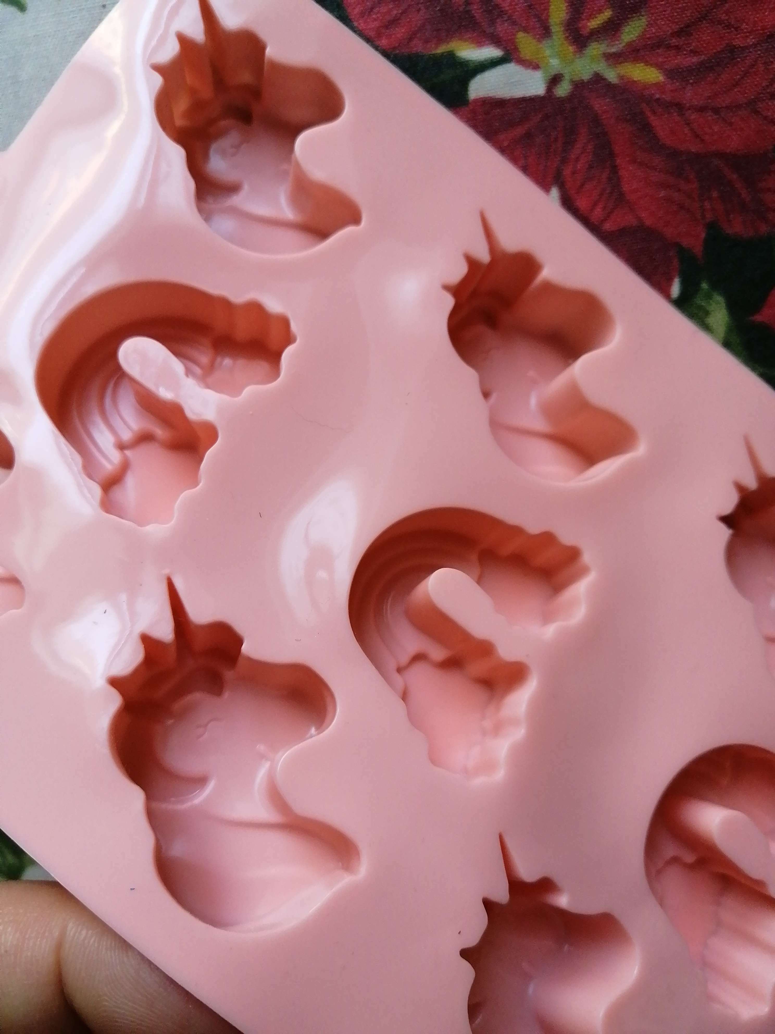 Фотография покупателя товара Форма для конфет и шоколада Доляна «Пони», силикон, 18×18×1 см, 16 ячеек, МИКС - Фото 2